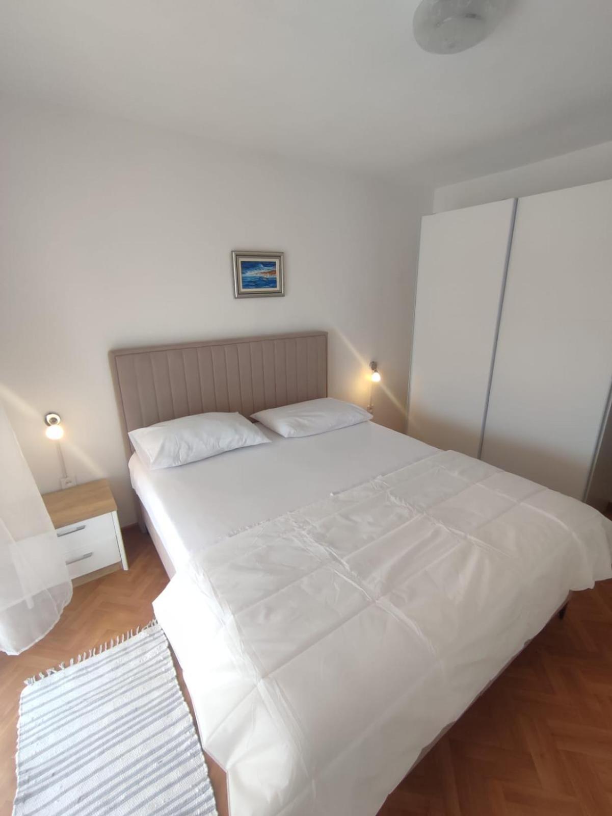 Apartments Laus Zavalatica Buitenkant foto